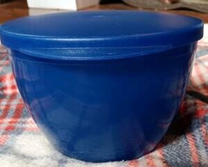 Tupperware Hanging Chip & Dip Bowl with Lid #4626A-1 Blue 16 oz / 470 ml